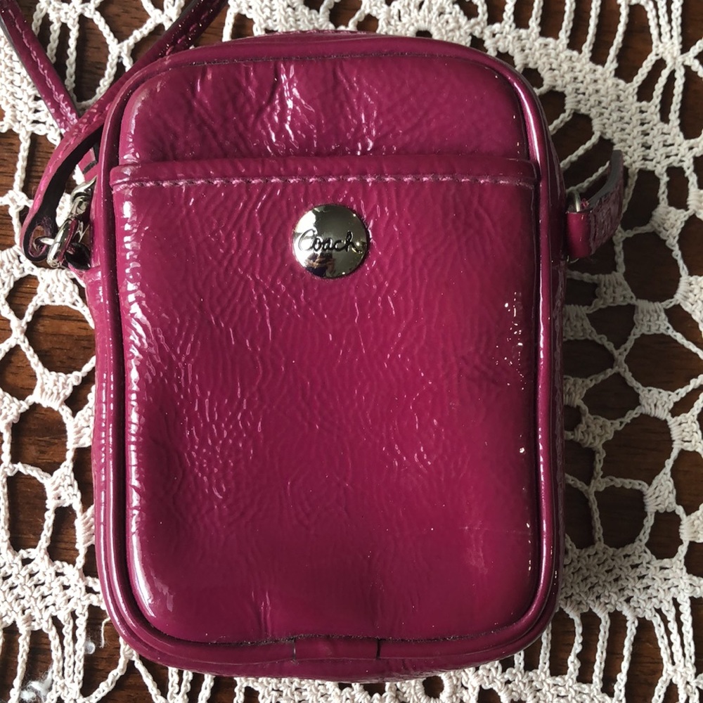 Cute coach patent wristlet